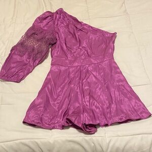 One-Shoulder Lace Sleeve Romper